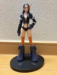 ワンピース　ロビン　フィギュア