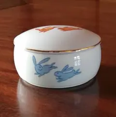 昭和レトロ　赤いうさぎ青いうさぎ　蓋付き陶器小物入れ　美濃焼