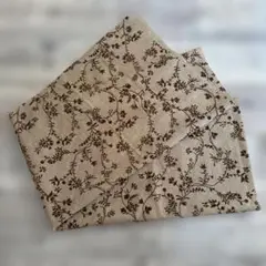 ベージュ花柄布地　麻
