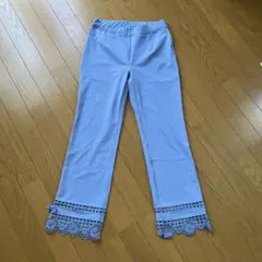 スーパービューティー 薄いブルーのパンツ