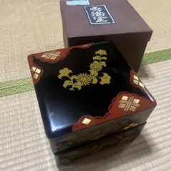 未使用　秀衡塗　重箱　お重　三段　伝統工芸品　花　金　赤　堅地漆器 未使用 秀衡塗 重箱 お重 三段 伝統工芸品 花 金 赤 堅地漆器 工芸品