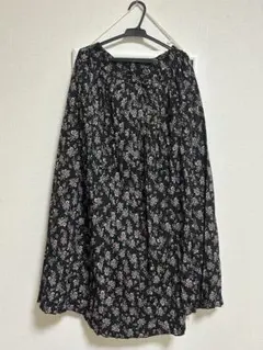 【匿名配送】【大幅値下げ中】花柄 黒 スカート Mサイズ