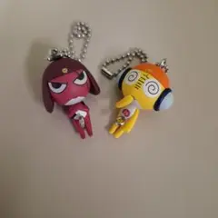 赤と黄色のキャラクターキーホルダー
