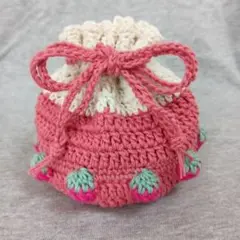 いちご　巾着　ミニ巾着　ポーチ　編み物 ハンドメイド　かぎ編み
