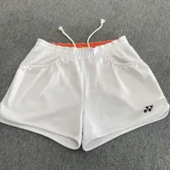 YONEX ホワイトショートパンツ ポケット、裏地付き　Lサイズ