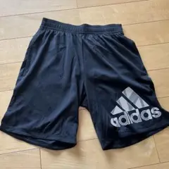 adidas 黒 ハーフパンツ