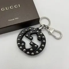 ✨美品✨ グッチ インターロッキング チャーム GG スタッズ 黒 保存箱付き