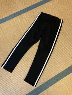 黒のストライプパンツ　140cm