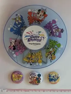 東京ディズニーランド　飾り置物(２００１年製：外盤は回転式)＋缶マグネット３個