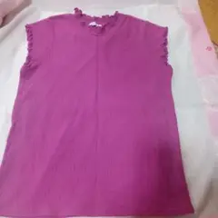 フリル付きパープルリブタンクトップ
