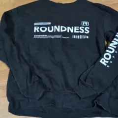 SUFFICIENCY ROUNDNESS 黒トレーナー