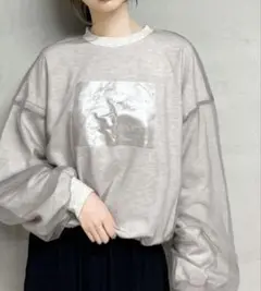 MILY BILET 箔プリントチュール重ねスピンドルスウェット