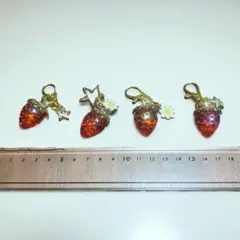 いちご形チャーム4個セット売り