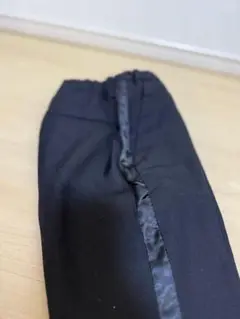 黒 サテンライン フォーマルパンツ キッズ用　H&M