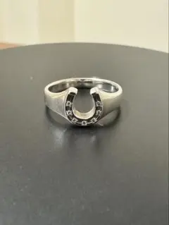 シルバー U字型リング ストーン付き