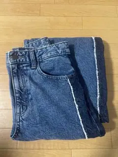 ジーユー　2トーンバレルレッグジーンズ（丈標準71.0～75.0cm) M