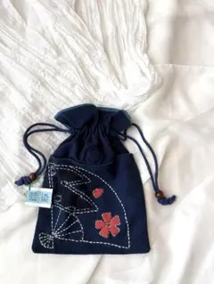 刺繍入りネイビー巾着袋