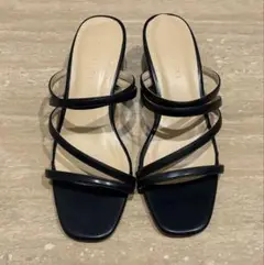 【美品】ローヒールサンダル　ブラック　S