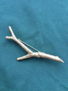 枝のブローチ　ゴールド　ANNE KLEIN アンクライン