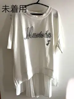 パールロゴ プリーツ Tシャツ 白