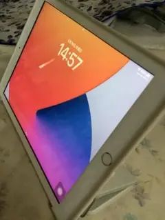 Apple iPad 5 128gbシルバー 本体 カバー付き