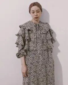 マダマダ　punch the air! cape dress