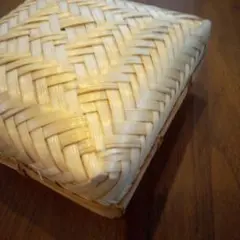 カゴ　蓋付き