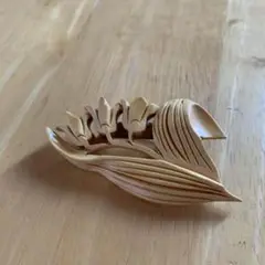 ブローチ　スズラン