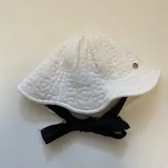 【美品/値下げしました】ホワイトキルティングベビー帽子