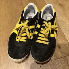 asics tiger 黒✖️黄　24センチ