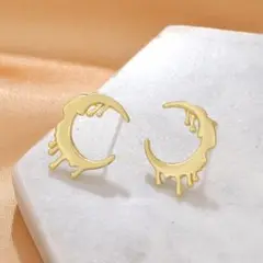 ピアス　ゴールド　月　ムーン　三日月　シンプル　プレゼント　両耳　レディース