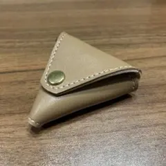 三角形　コインケース　ピルケース　キャメル