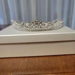 TSUTSUMI　ティアラ　結婚式　パール　ハート　ゆれる石　シルバー 髪飾り ティアラ シルバーハート 中国製 ヘアアクセサリー 舞台