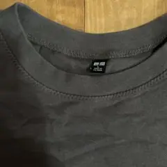 ユニクロ ダークグレー Tシャツ