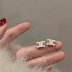 【匿名発送】トリオンフ　両耳ピアス