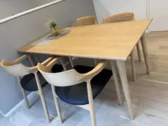 モダンな木製ダイニングチェア