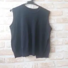 ★大人気★美品★シンプル 無地 後ろ スリット ノースリーブトップス★黒★F