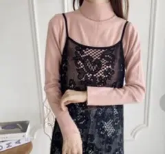 新品　ハイネック　リブニット　合わせやすい　重ね着に重宝　肌馴染みのよいピンク