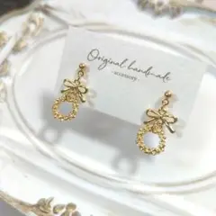 ハンドメイドピアス　no.530　デザインリング　リボンチャーム