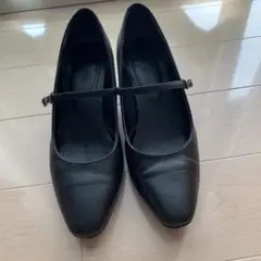 ストラップ付きパンプス　黒　22.5