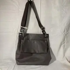 BREE ショルダーバッグ