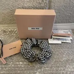 miu miu リボン付きシュシュ オリーブグリーン・ベージュ Foo Tokyo 公式ストア | シルクリボンシュシュ 2WAYタイプ