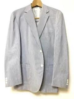ストライプの薄い青のジャケット