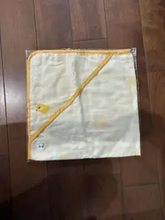 ひよこ刺繍入りクリーム色ブランケット　新品未使用