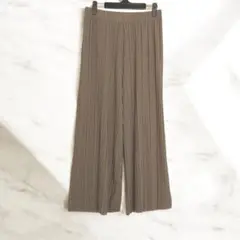 ベージュ系プリーツ ワイドパンツ