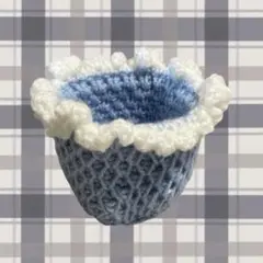 水色と白のフリル付き小物入れ