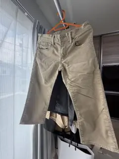 Ｌevi's 七分丈ベージュ ストレートジーンズ
