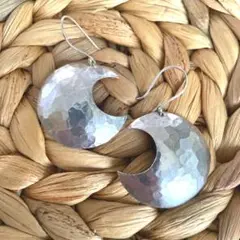 silver925刻印✴︎三日月ピアス✴︎ 槌目ムーン・月・クレセント