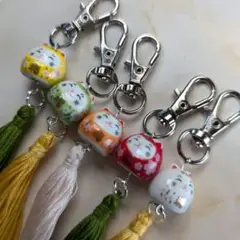 刺繍糸タッセルチャーム招き猫