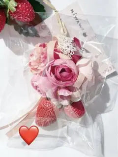 アーティシャルフラワー　ストロベリー付きコサージュ　ハンドメイド　18